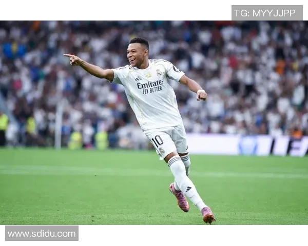 皇马后防线严阵以待,西班牙人主场告负,皇马音讯灿烂,西甲争冠风波升温 皇马后防线严阵以待,西班牙人主场告负,皇马音讯灿烂,西甲争冠风波升温