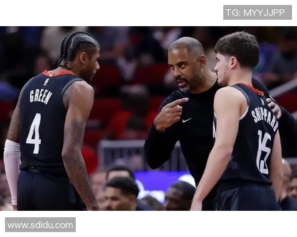 火箭队遭遇四连败，球迷担心季后赛前景