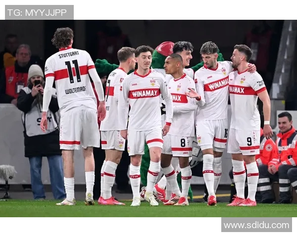 勒沃库森主场轻松胜弗赖堡,德甲领跑局势依旧牢靠 勒沃库森主场轻松胜弗赖堡,德甲领跑局势依旧牢靠