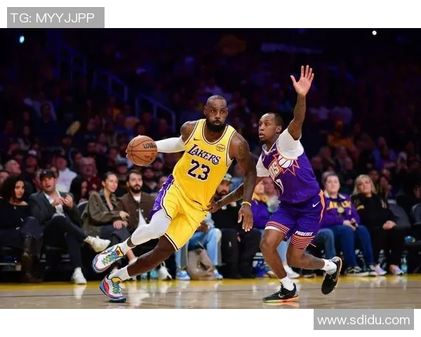 詹姆斯火力全开：湖人9连胜背后的超级力量